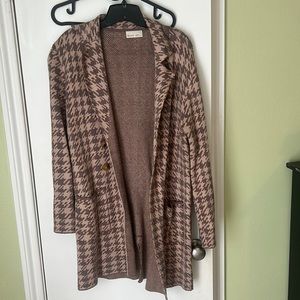Houndstooth sweater jacket. Size S/M. Excellent condition. So comfortable.